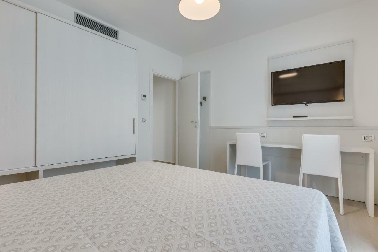 Apartaments Suites Ambassador Каорле Экстерьер фото