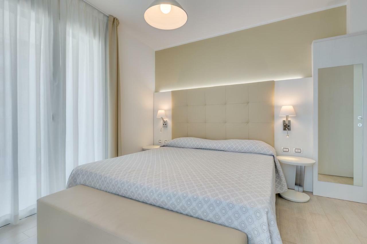 Apartaments Suites Ambassador Каорле Экстерьер фото