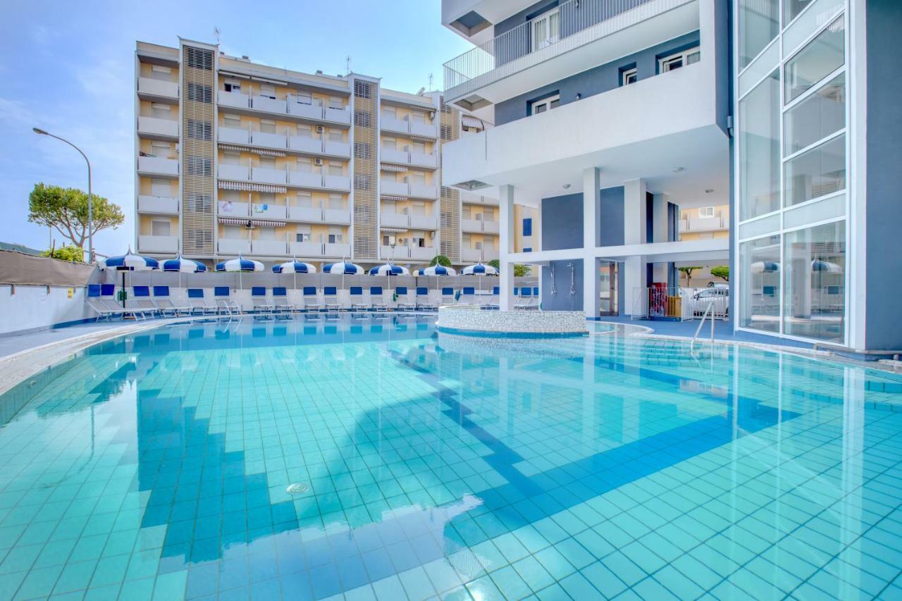 Apartaments Suites Ambassador Каорле Экстерьер фото