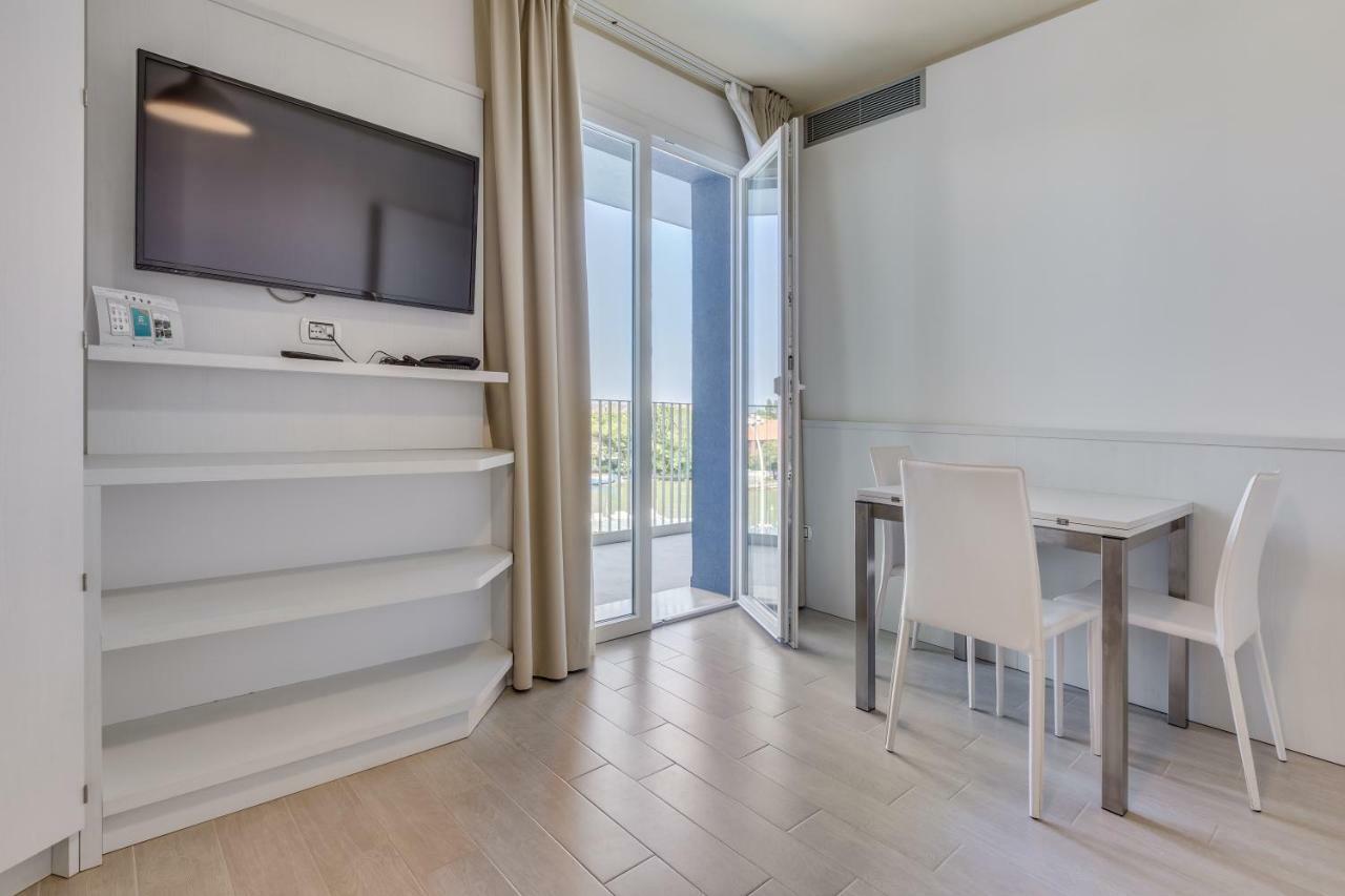 Apartaments Suites Ambassador Каорле Экстерьер фото